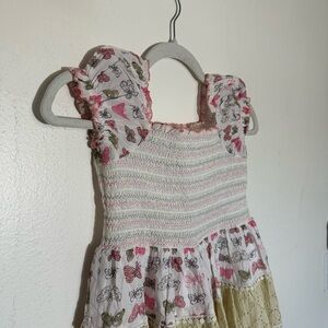 Girl’s Butterfly Print Dress with Ruffle Sleeves (size unknown/see photos)
